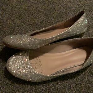 Forever girls woman’s size 6 silver flats shoes